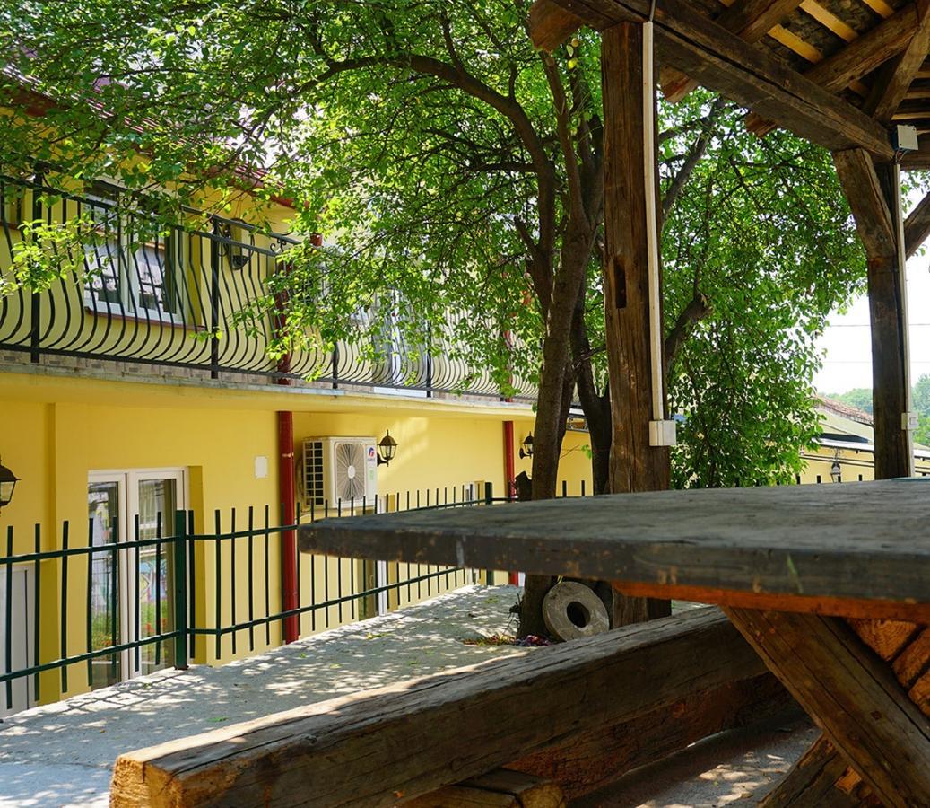 Male Stepenice Belgrado Exterior foto